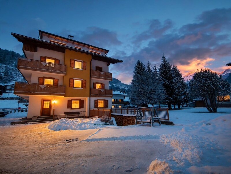 winter_chalet_dusk